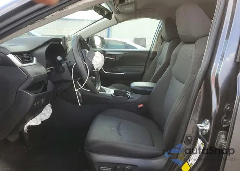 2021 Toyota Rav4 Xle z USA, uszkodzony, nr VIN 2T3W1RFV3MC165106